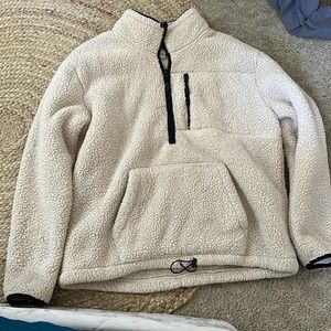 Crème colored sherpa